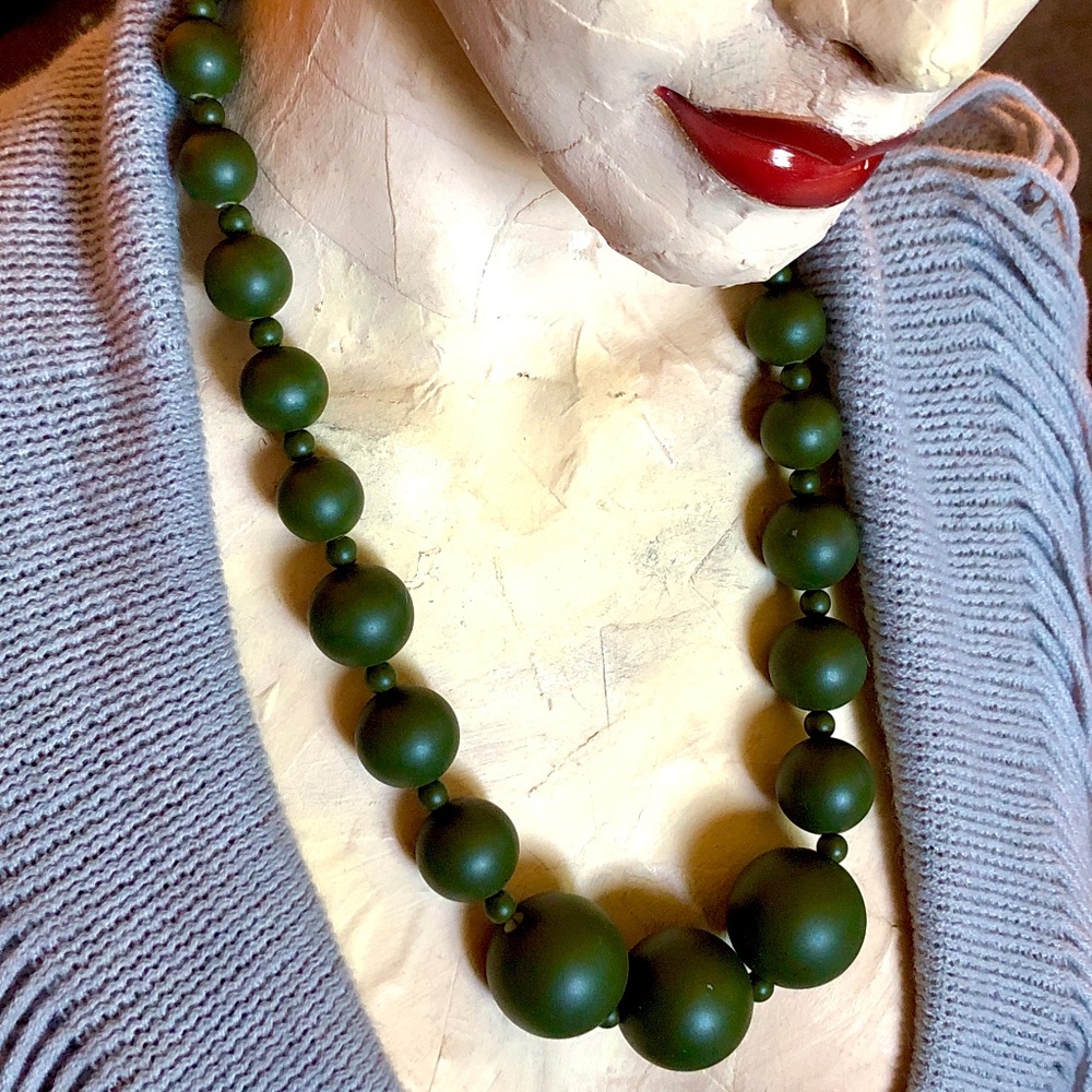 VTG Y2K Dark Green Faux Wood Chunky Huge Graduated Beaded Necklace~ Wired 25.5"L